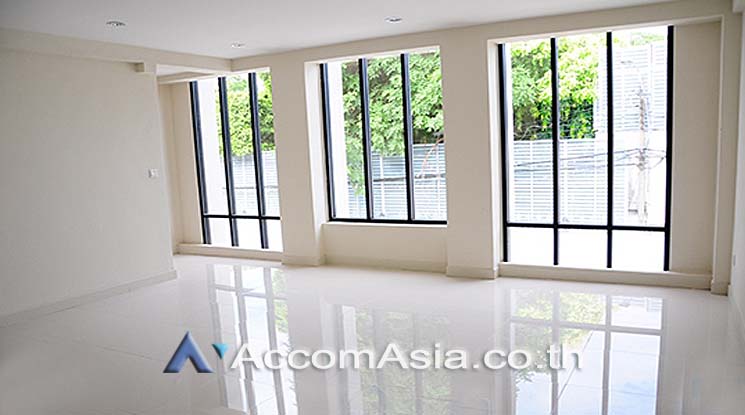  1  Office Space For Rent in Sukhumvit ,Bangkok BTS Udomsuk AA15784
